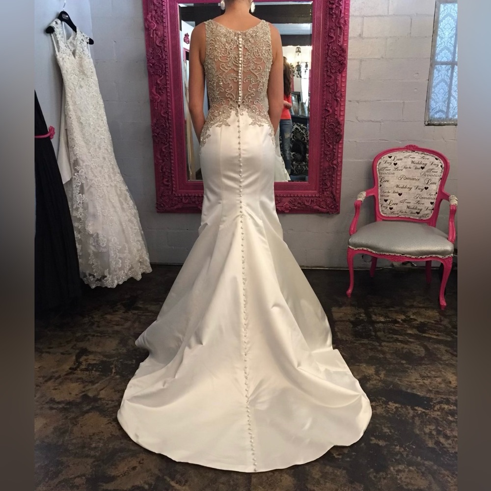 WEDDING DRESS NWT